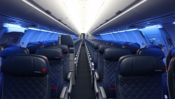 Delta: pierwsze A320 z nowymi schowkami na bagaż