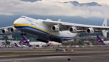 Antonow An-225 w Polsce. Największy samolot na świecie wylądował w Warszawie