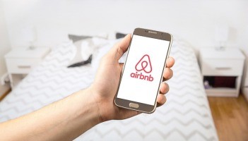 UE zmusiła Airbnb do przejrzystszej prezentacji cen
