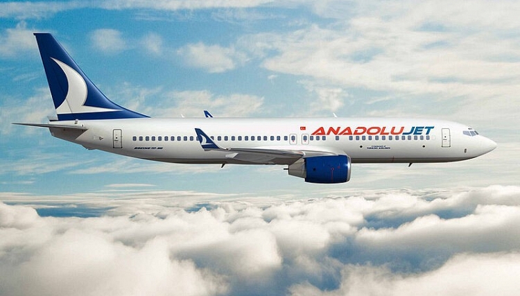 Boeing AnadoluJet wypadł z pasa na lotnisku w Rosji