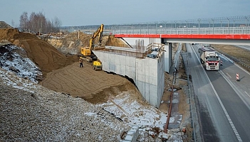 Budowa wiaduktu kolejowego przy lotnisku w Katowicach
