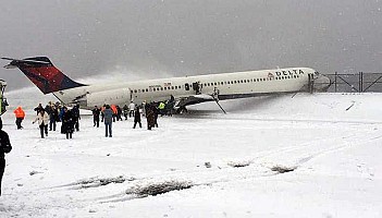 MD-88 Delty wypadł z pasa na lotnisku LaGuardia