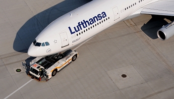Lufthansa: A340-300 poleci do Paryża