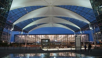 Lotnisko w Monachium z wirtualną mapą