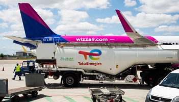 Wizz Air zamówił 185 tys. ton paliwa SAF