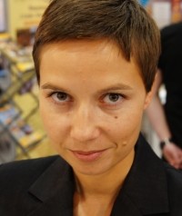 Hanna Surma: Obsługa wzmożonego ruchu pasażerskiego w trakcie rozgrywek EURO 2012 nie jest czynnikiem determinującym rozbudowę poznańskiego lotniska. - pasazer_1288994450